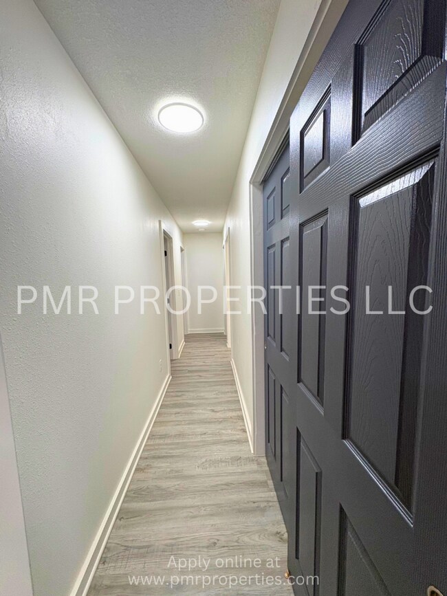 Building Photo - 3 Bedrooms/2 Bathroom House