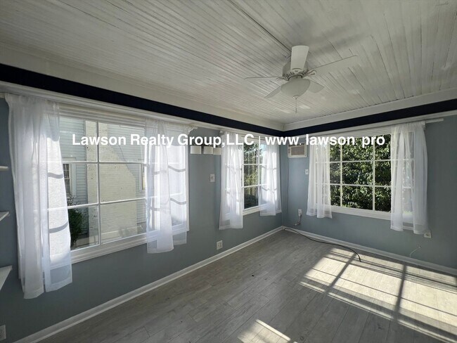 Building Photo - Charming Grandin Court House with Detached Garage and In Law Suite