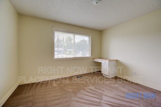 Building Photo - 11156 W Gunsmoke St