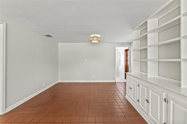 Building Photo - 1023 W Ohio Ave