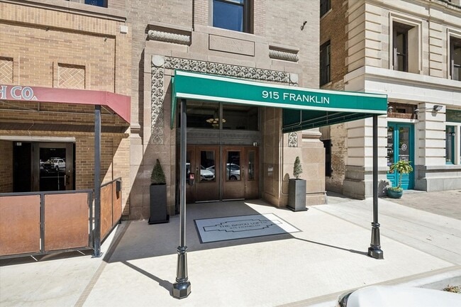 Building Photo - 915 Franklin St