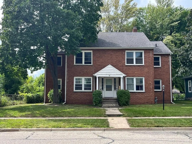 Primary Photo - Spacious 1/BR Lower Level Unit- $799- Off ...