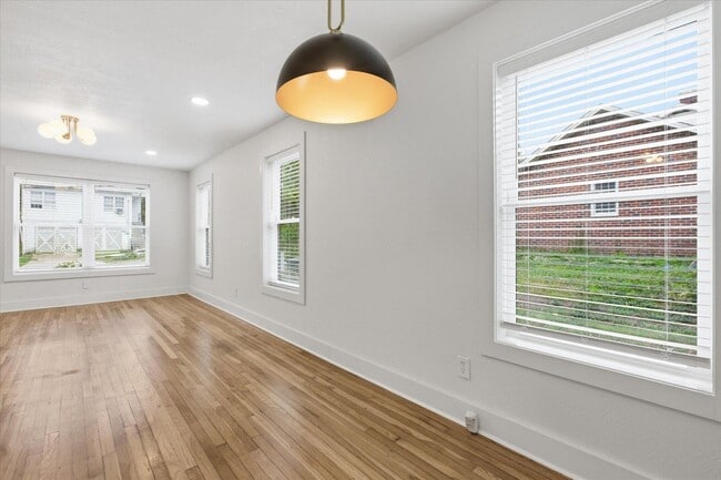 Building Photo - 421 E Jennings St