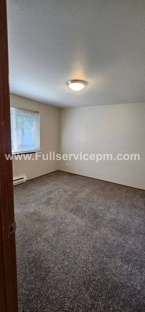 Building Photo - Beautiful duplex apt. on Quiet culdesac