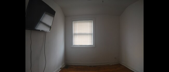 Mounted tv in 3rd bedroom - 1929 E Belvedere Ave