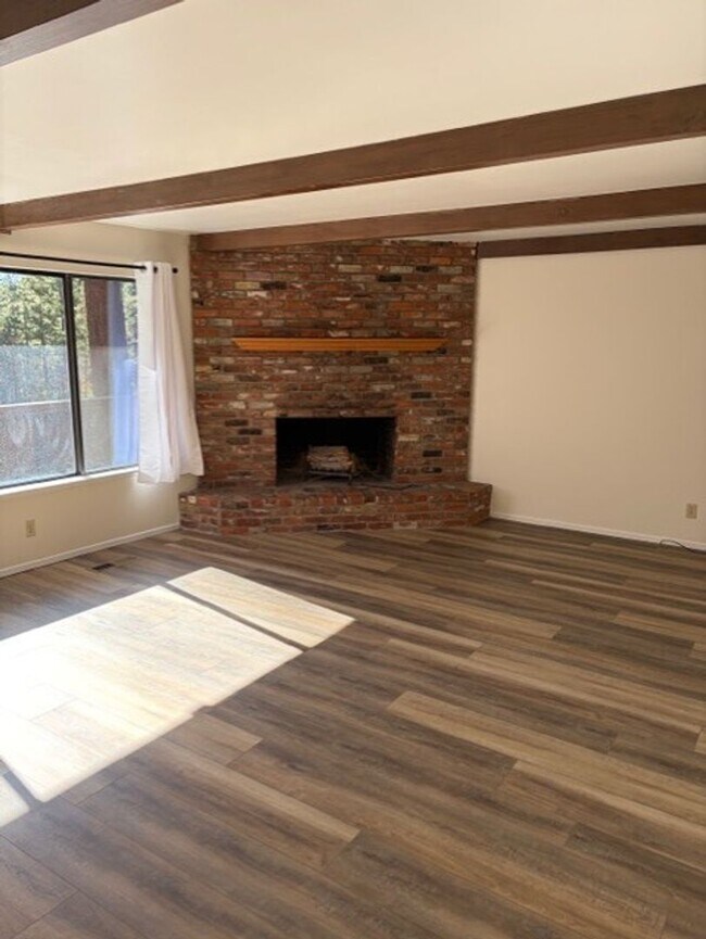 Building Photo - Northwood Estate Charmer - REDUCED PRICE