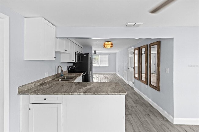 Building Photo - 13916 Sommers Ave
