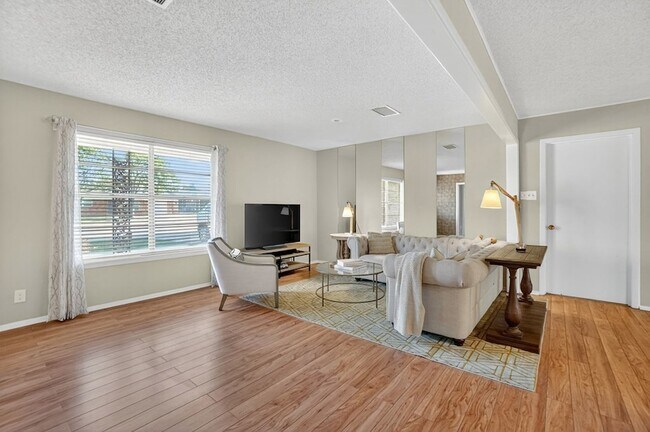 Building Photo - 3210 Cimmaron Ave