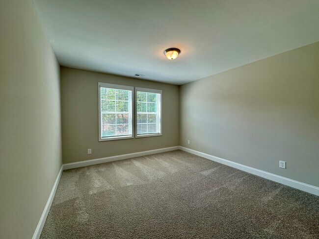 Building Photo - Kings Grant Townhomes