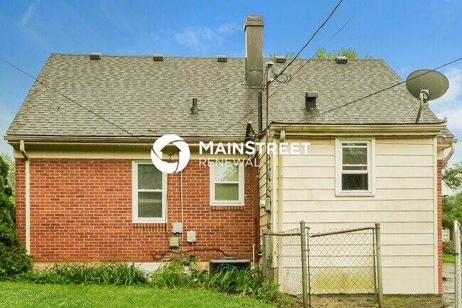 Building Photo - 4 Bedroom Pet-Friendly Home in Louisville,...