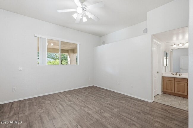 Building Photo - 1747 E Northern Ave