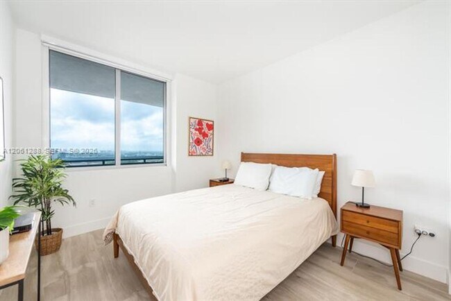 Building Photo - 16385 Biscayne Blvd