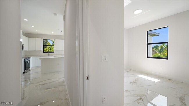 Building Photo - 123 Ichabod Ave