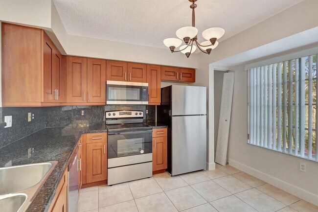 Building Photo - Spacious 3BR/2.5BA in Gated Milano Community