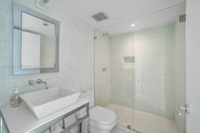 Building Photo - 5801 Collins Ave