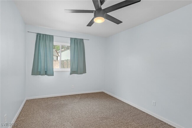 Building Photo - 727 Barrie Ct