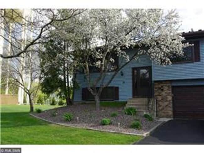 Primary Photo - Low Maintenance Living - 2 Bedroom 2 Bathr...