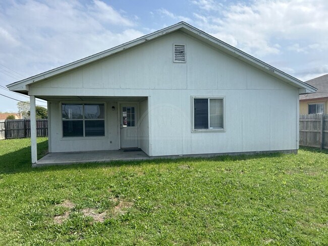 Building Photo - 1201 Fox Creek Dr