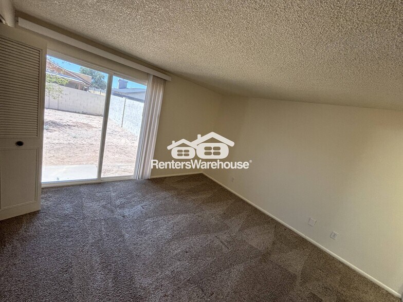 Building Photo - 2126 N Villas Ln