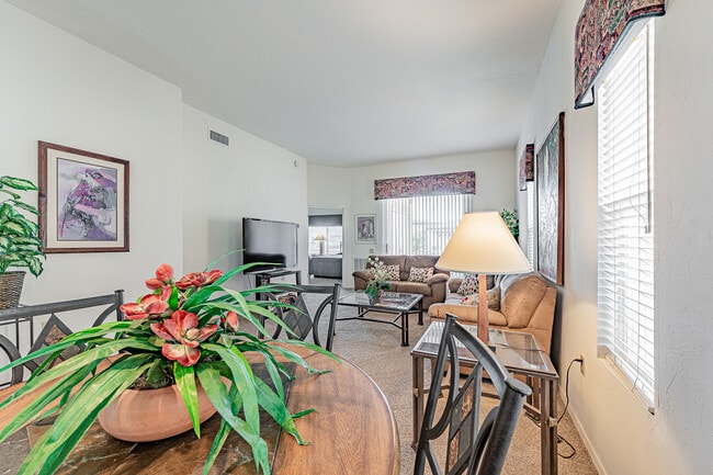 Building Photo - 1924 W Demetrie Loop