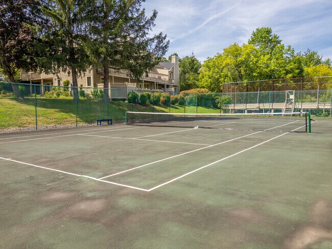 Building Photo - 12 Boulevard Dr