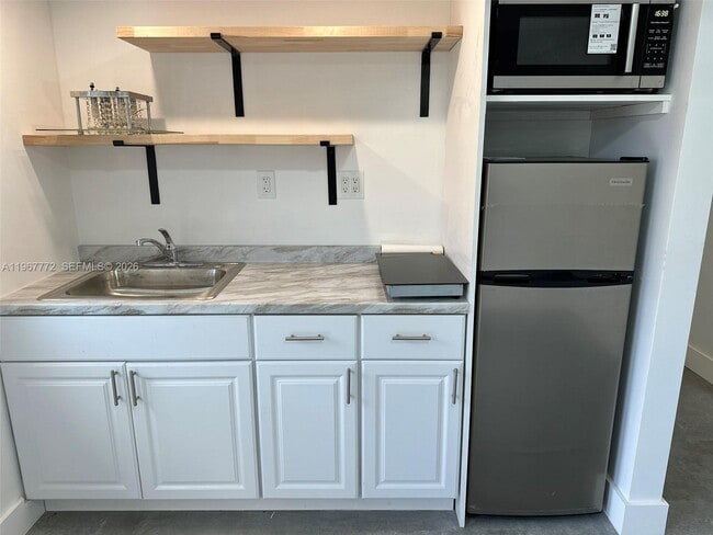 Building Photo - 80 NE 133rd St