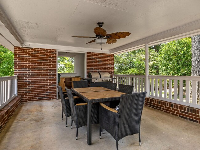 Building Photo - Immaculately Maintained, unfurnished 2 BR, 1 BA  Greer NO APPLICATION FEE if APPROVED