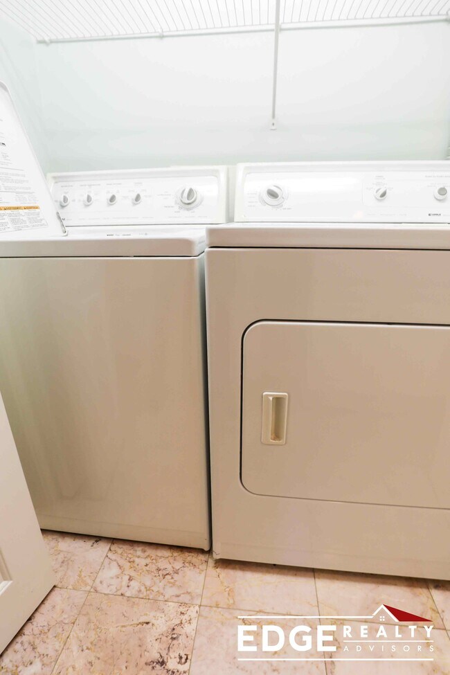 Building Photo - 68 Forest St