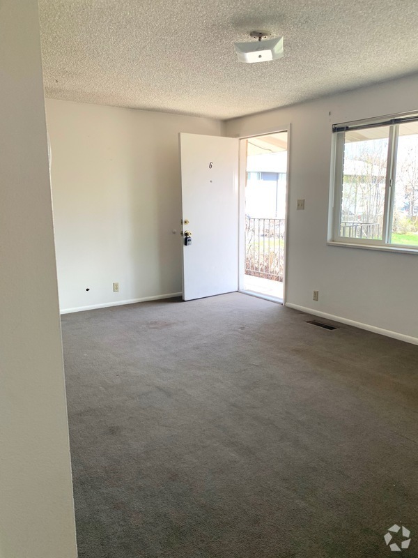 Building Photo - 258 N 400 W