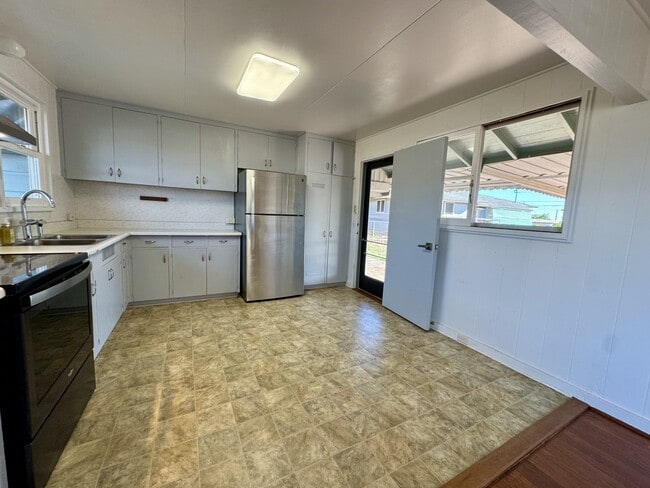 Building Photo - 829 Nanakai Pl
