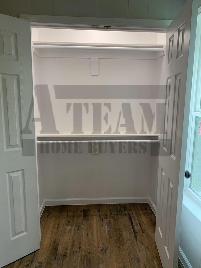 Building Photo - Freshly Remodeled 3 Bed 2 Bath Home!