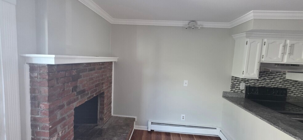 Building Photo - 678 Savin Ave