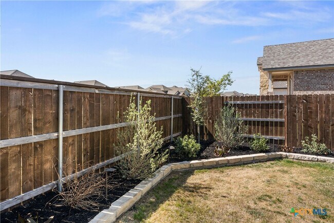 Building Photo - 328 Peace Pipe Way