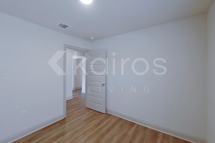 Building Photo - 17611 Carlisle Ave