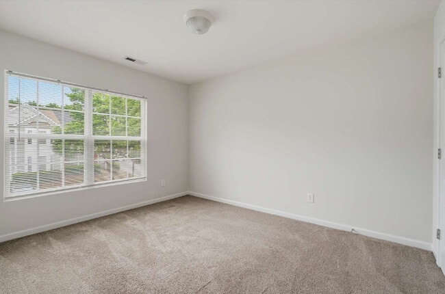 Building Photo - 3-Bed Townhouse in Leesville District