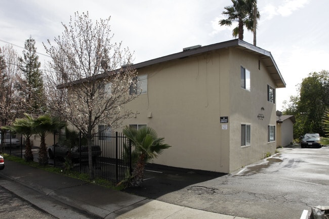 Building Photo - 1752 Bell St