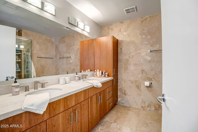 Building Photo - 7131 E Rancho Vista Dr