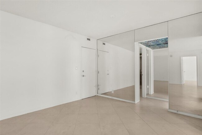 Building Photo - 2715 N Ocean Blvd