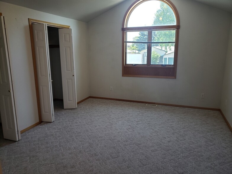 Building Photo - 513 N 19th Ave