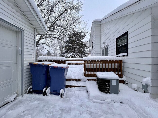 Building Photo - 2728 Vassar Dr SE