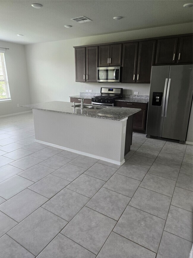 Building Photo - 40204 S Hill Pass
