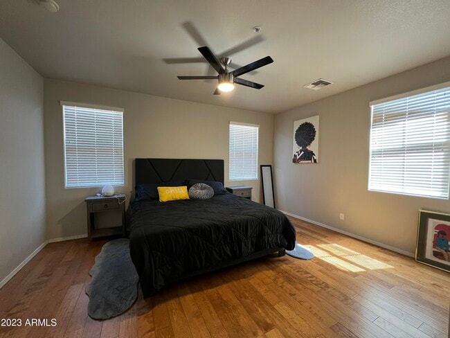 Building Photo - 2910 E Dunbar Dr