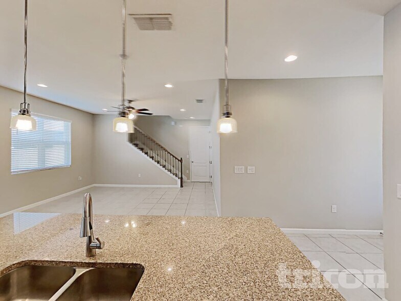 Building Photo - 2038 Sloans Outlook Dr
