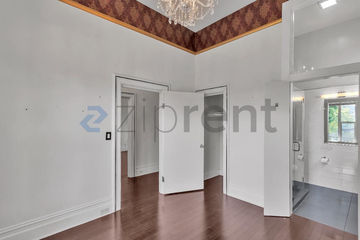 Building Photo - Unit 1005