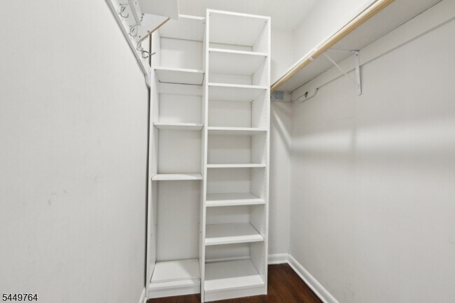 Building Photo - 287 Country Club Dr