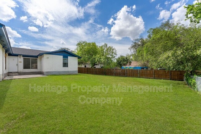 Building Photo - 2526 Town Briar St