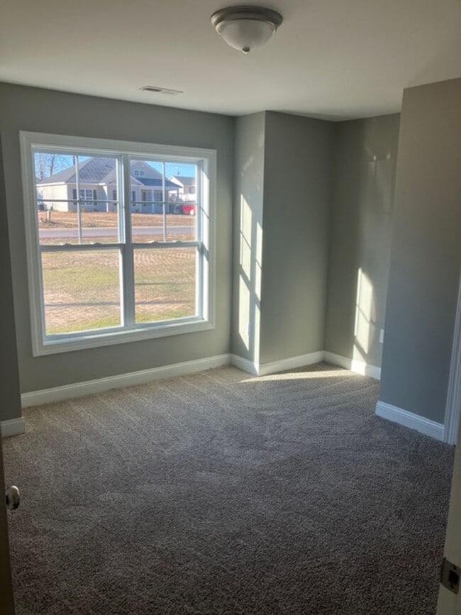 Building Photo - 5243 Castlewood Dr