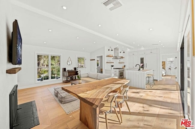 Building Photo - 2245 Canyon Dr