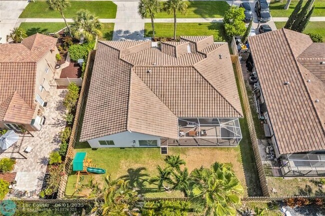 Building Photo - 9585 Carousel Cir S
