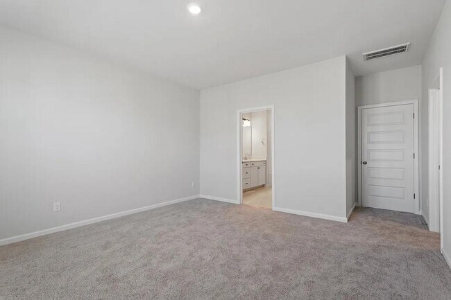 Building Photo - 51 Pansy Pk